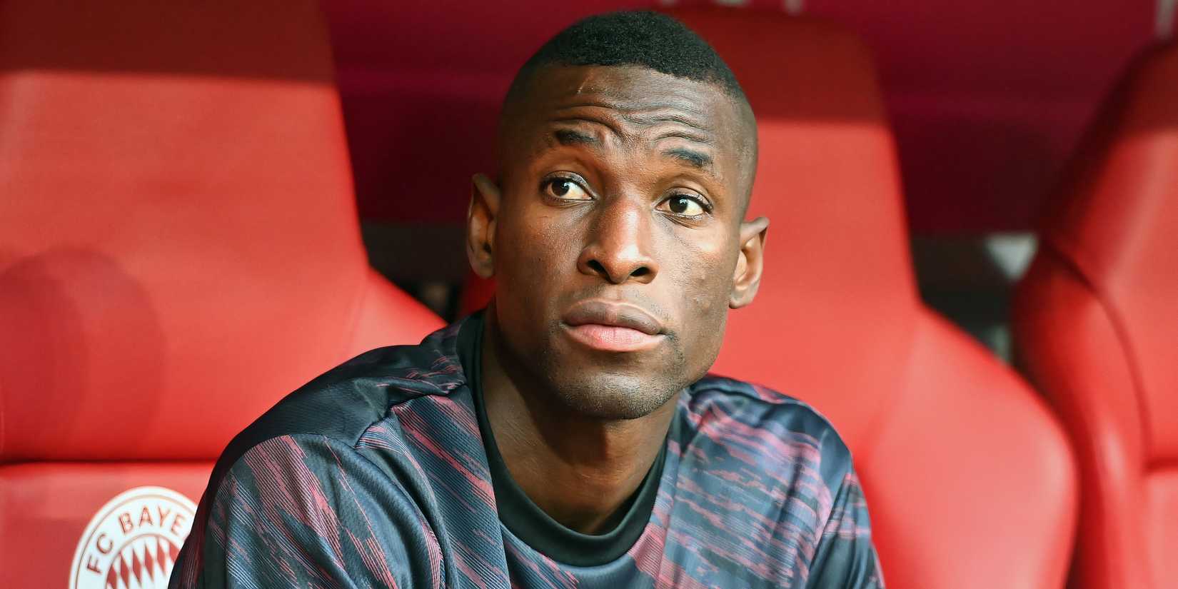 Nicolas Jackson sitting on the Bayern Munich bench