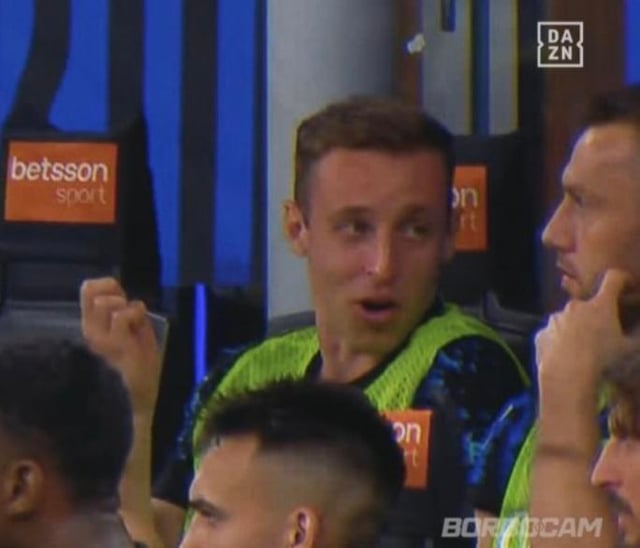 [Bordocam Inter-Roma] Frattesi's reaction at Pellegrini's goal: “Oh, it looked like a goal” De Vrij: “It *is* a goal” Frattesi: “Ah, it's a goal?”