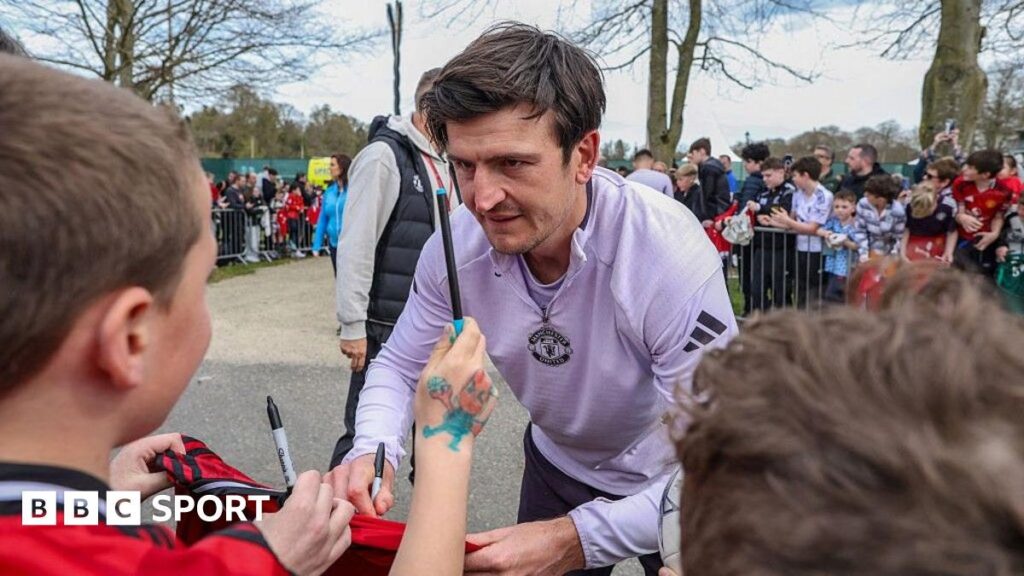 [Simon Stone] Golf, clay pigeon shooting and head tennis - Man Utd's Irish trip