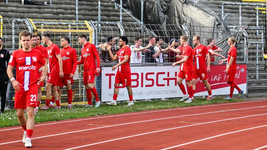 Havelses ungewöhnliche Zuschauerzahlen:  "Wir runden immer ab oder auf, damit es immer XX12 Zuschauer sind. Die 12 steht ja auch perfekt für den zwölften Mann und für 1912." - DFB äußerte sich auf kicker-Anfrage nicht zu den geschönten offiziellen Angaben des TSV Havelse 1912 e.V.