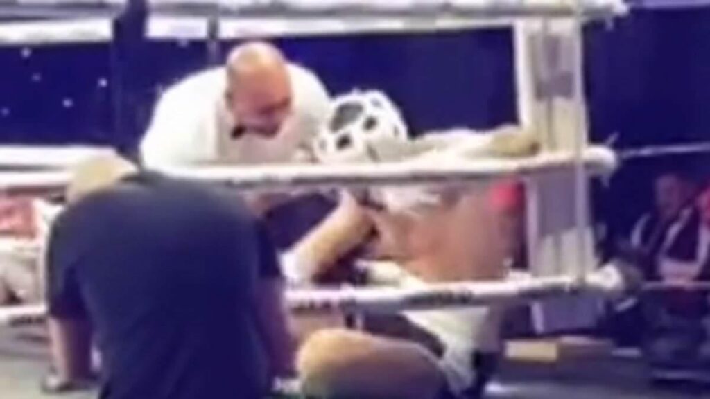 Ross McCormack's boxing debut . . .