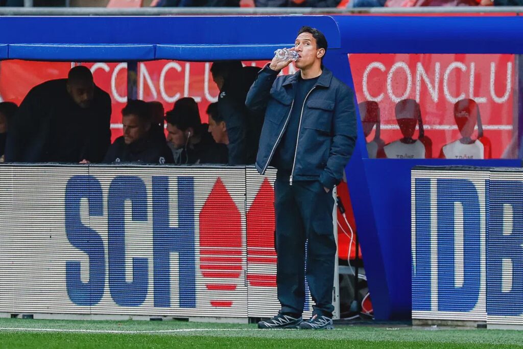 Jans is waarschijnlijke opvolger de baas en stijgt naar play-off-plek