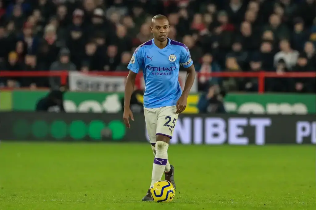 Fernandinho opens up on a possible return to Man City