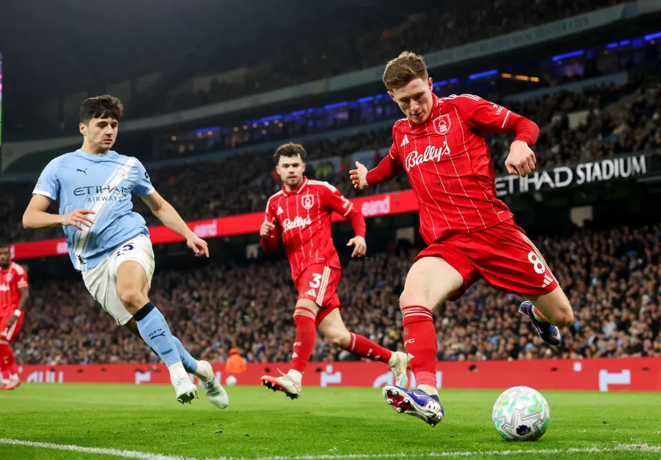 Nottingham Forest's Elliot Anderson crosses the ball with Manchester City's Abdukodir Khusanov close by during the Premier League match between Manchester City and Nottingham Forest