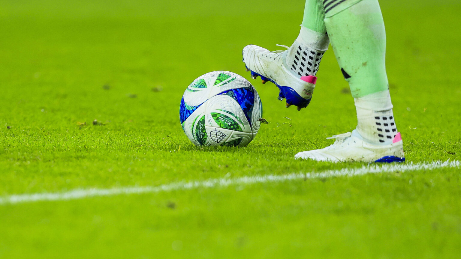 Leeds United 'keeping tabs' on 38-G/A sensation to fix attacking woes