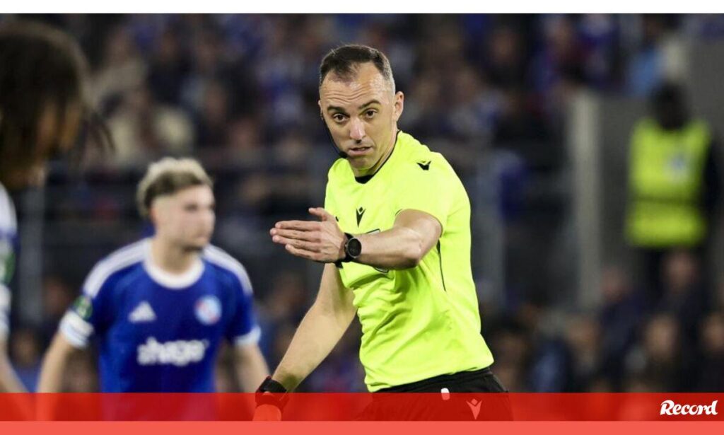 João Pinheiro arrasado em França antes do dérbi: «Deveria ser preso. Ele é mau!» - Internacional - Jornal Record