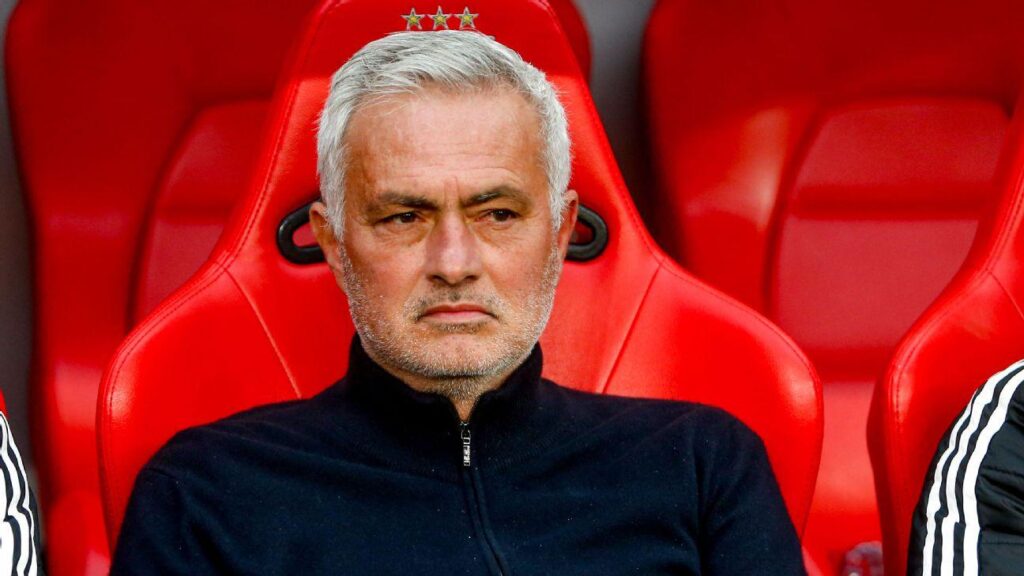 José Mourinho says he wants to continue coaching Benfica