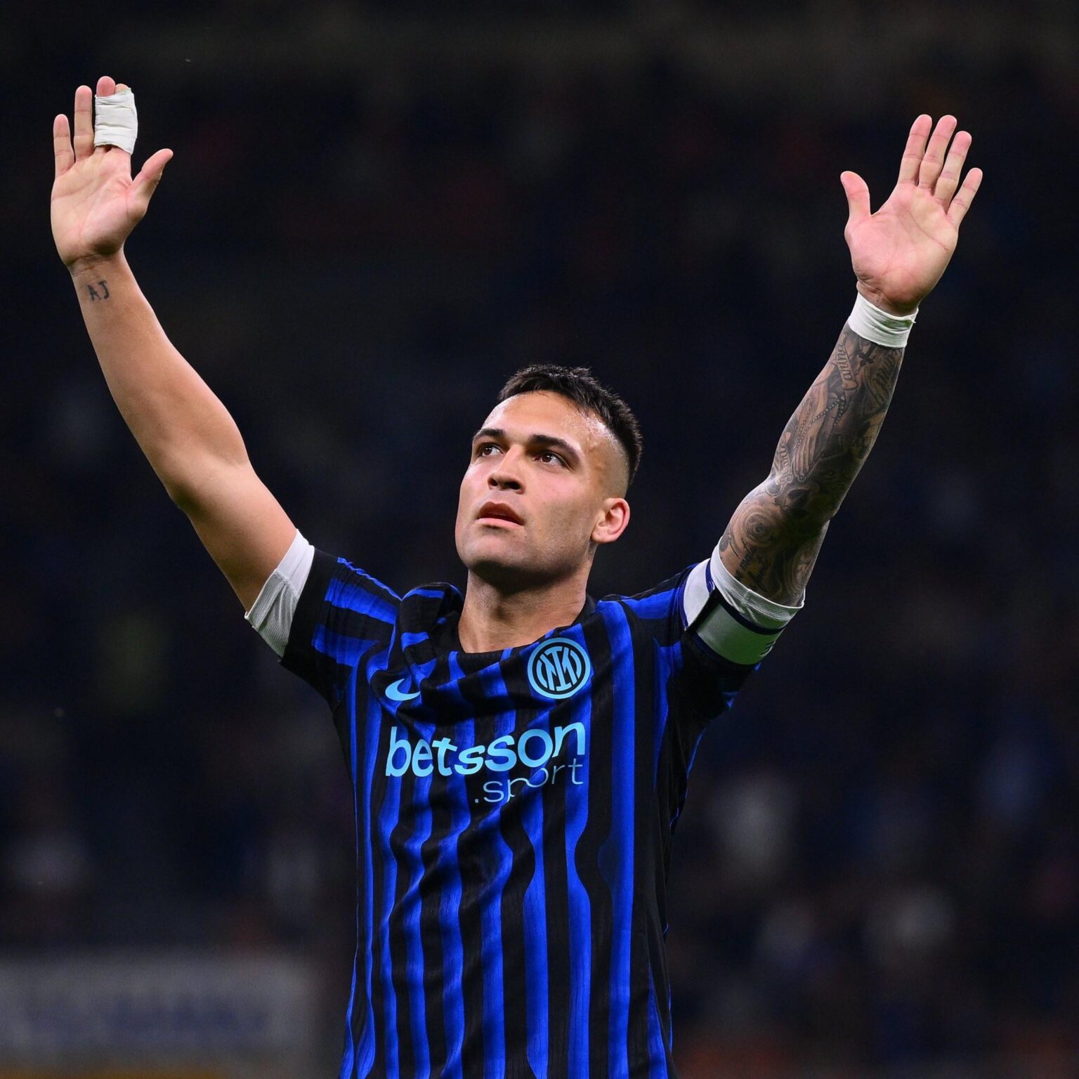 Inter without Lautaro is one thing, with him it’s something else entirely. The captain carries the team on his back as always and is taking control of the top scorer race. In tough moments you need real leaders, and Lautaro is the first of them 🐂💙