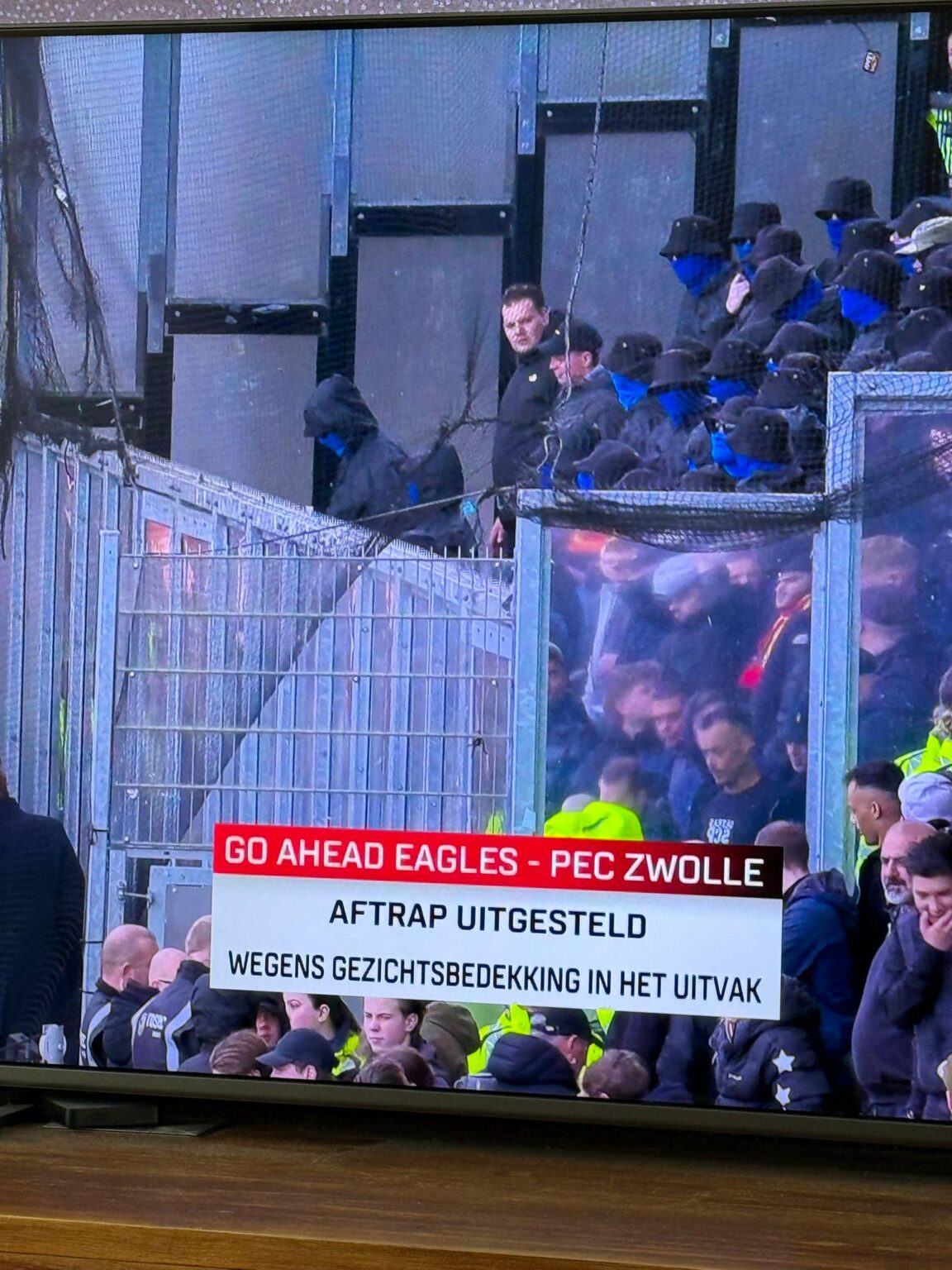 IJsselderby tussen Go Ahead en PEC Zwolle uitgesteld wegens veel uitsupporters met gezichtsbedekking