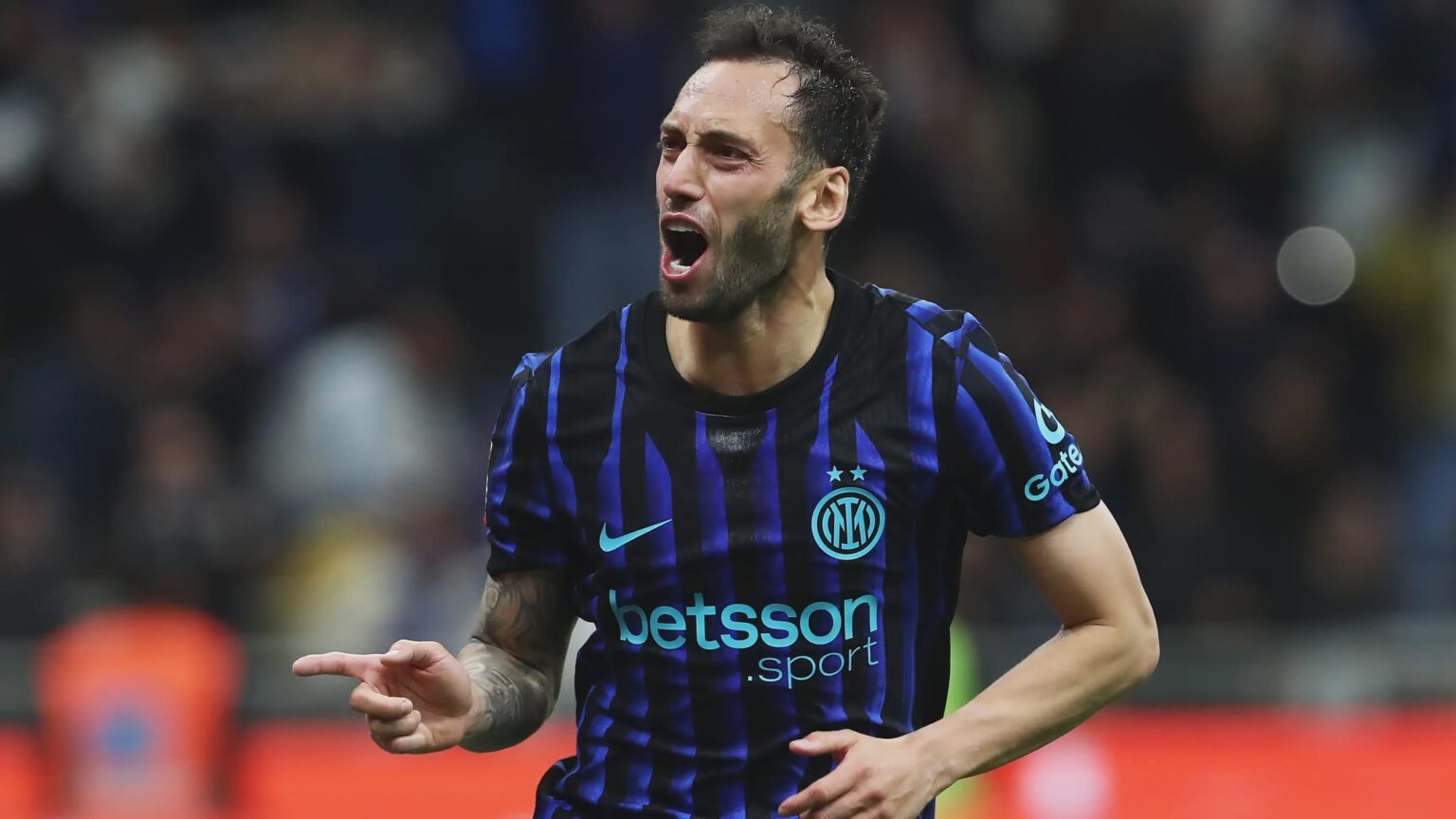 [Romano] 🚨 Inter and Hakan Çalhanoglu's plan has not changed, the intention is to continue together next season. Çalha’s ready to stay and Inter also want him to continue. Contract topic (expiring in June 2027) to be discussed later on.
