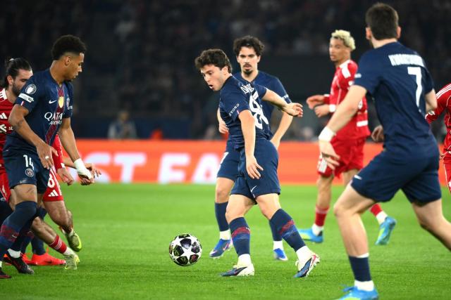 Roger Schmidt: "I asked Joao Neves: how come your first touch is so good? Where did you get this incredible technique? He told me it's because, as a kid, he played on the beach, on the sand, with the ball always moving, you couldn't let it bounce, and that's where he gets his upper body technique."