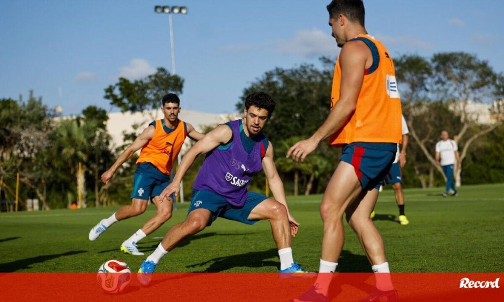 Sporting pediu à FPF para Pote não jogar: os motivos para a ausência do avançado
Roberto Martínez compreendeu a solicitação e priorizou que o criativo esteja a 100% para os desafios que aí vêm