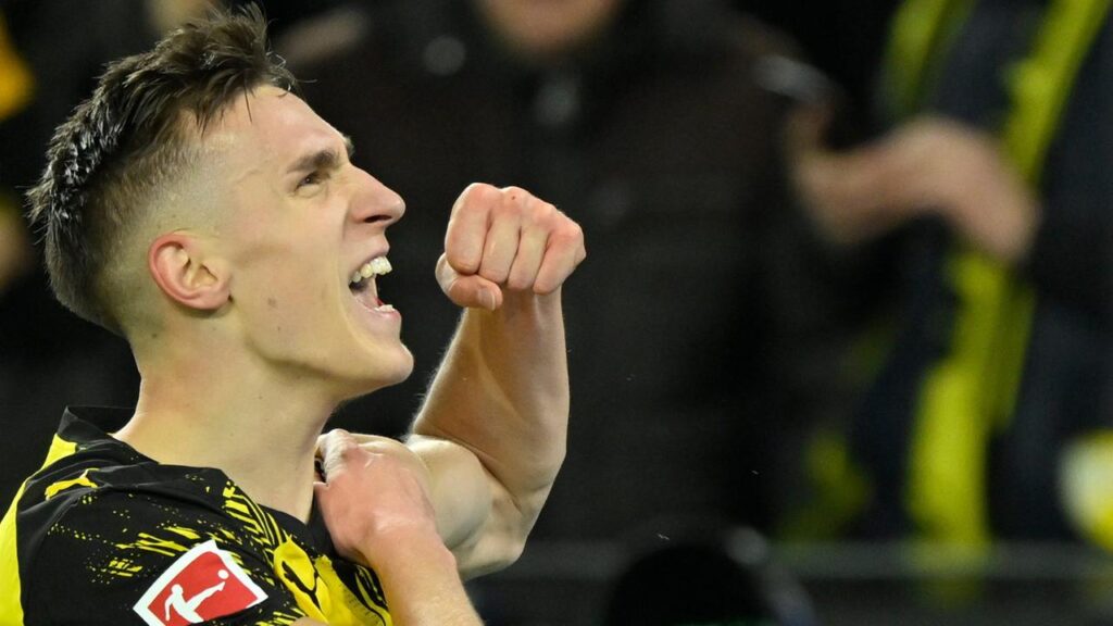 Nico Schlotterbeck zeigt die Muskeln des modernen Fußballs: Die Vertragsverhandlungen zwischen Borussia Dortmund und Nico Schlotterbeck ziehen sich seit Monaten. Dass der Spieler in der besseren Lage ist, zeigen die turbulenten vergangenen Tage.