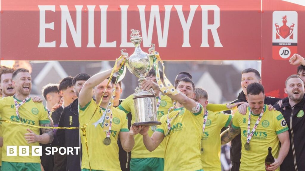 JD Welsh Cup - Caernarfon beat Flint 3:0 to win the trophy for the first time.