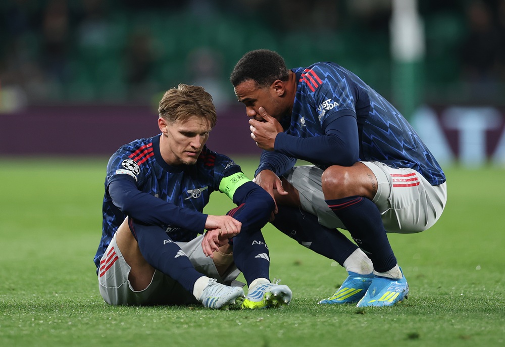 Martin Odegaard of Arsenal is spoken to by teammate Gabriel during the UEFA Champions League 2025/26 Quarter-Final First Leg match between Sporting Clube de Portugal and Arsenal FC at Estadio Jose Alvalade on April 07, 2026 in Lisbon, Portugal. (Photo by Clive Brunskill/Getty Images)