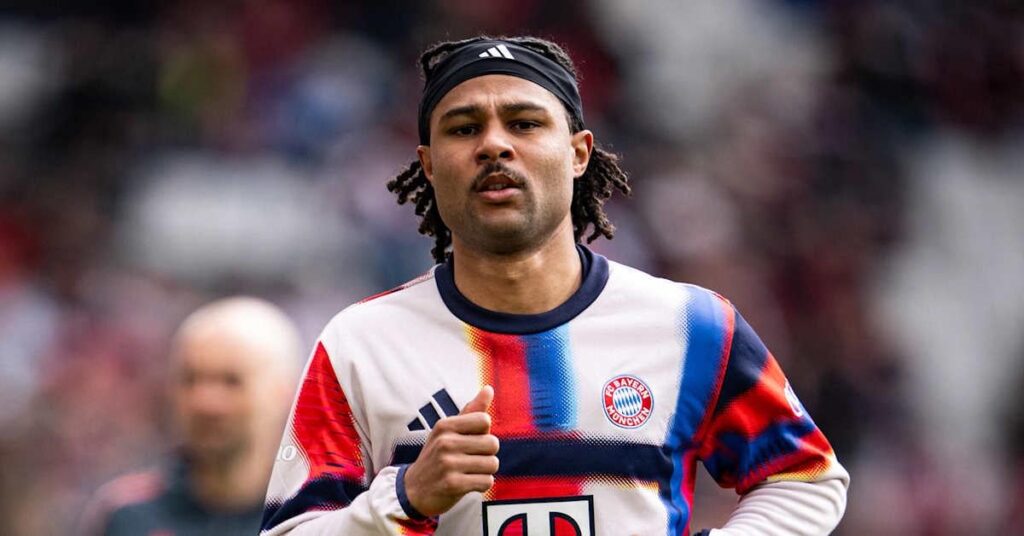 [Breaking] Serge Gnabry with lengthy pause as he suffered a strain to the adductor muscles in his right thigh.