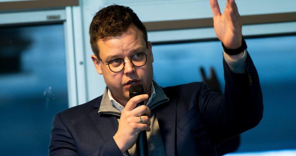 Directeur Vitesse meldt zich ziek, onrust neemt toe