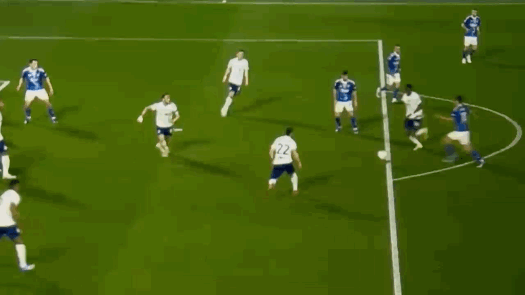 A scandal like no other. Paz kicks Bonny and the referee gives a penalty. Even then, despite Massa, Rocchi, the refereeing committee and all of Italy, we still won and the gap is now +9.