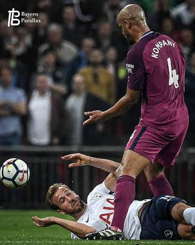 Why does this pic look so weird to me *_*