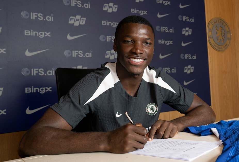 Moises Caicedo signs new Chelsea contract!