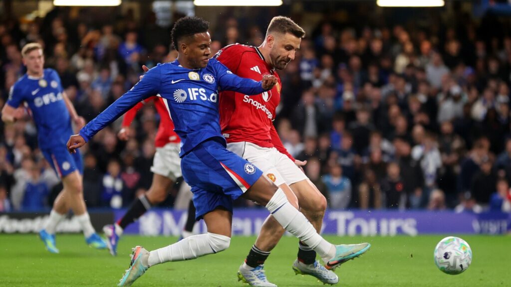 Estevao Willian injury news: Chelsea, Brazil starlet limps off match versus Manchester United