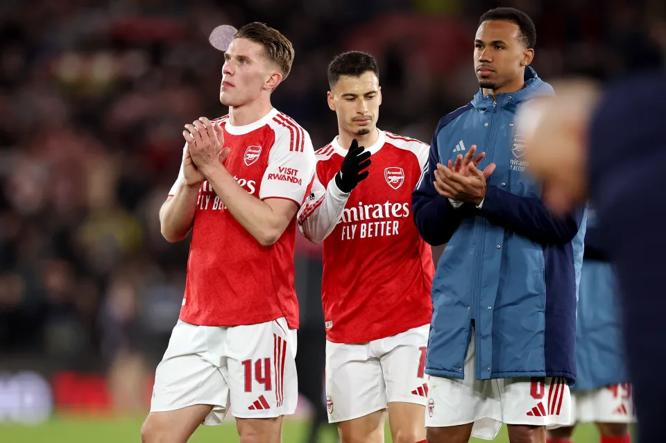 Viktor Gyoekeres of Arsenal applauds the fans after the Emirates FA Cup Quarter Final match between Southampton and Arsenal