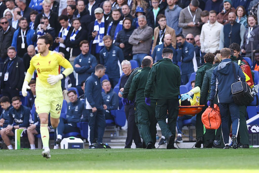 Giorgi Mamardashvili went off injured against Everton