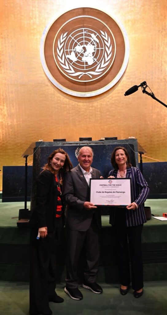 O embaixador do Flamengo, Zico, representante da Nação com seus 45 milhões de torcedores, foi recebido nesta segunda-feira na Organização das Nações Unidas pela Subsecretária-Geral para Comunicações Globais, Melissa Fleming