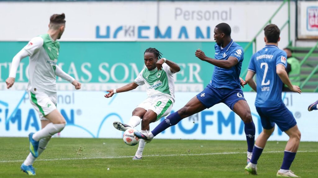 Sieg gegen Darmstadt: Dreierpack Futkeu! Fürth mit Ansage im Abstiegskampf