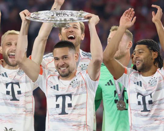 Raphael Guerreiro campeão pelo Bayern - é desta vez que será convocado ou o Ruca ainda está amuado?