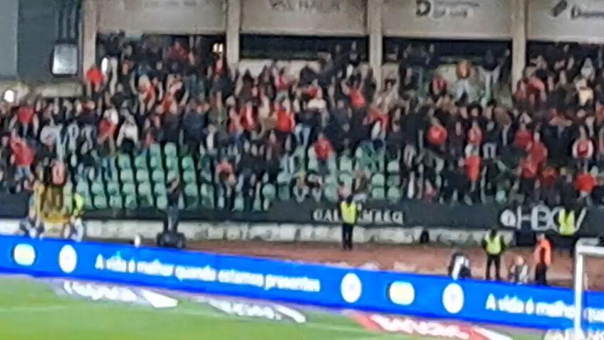 Contestação até à saída de Rio Maior: Mourinho e Rui Costa foram muito visados