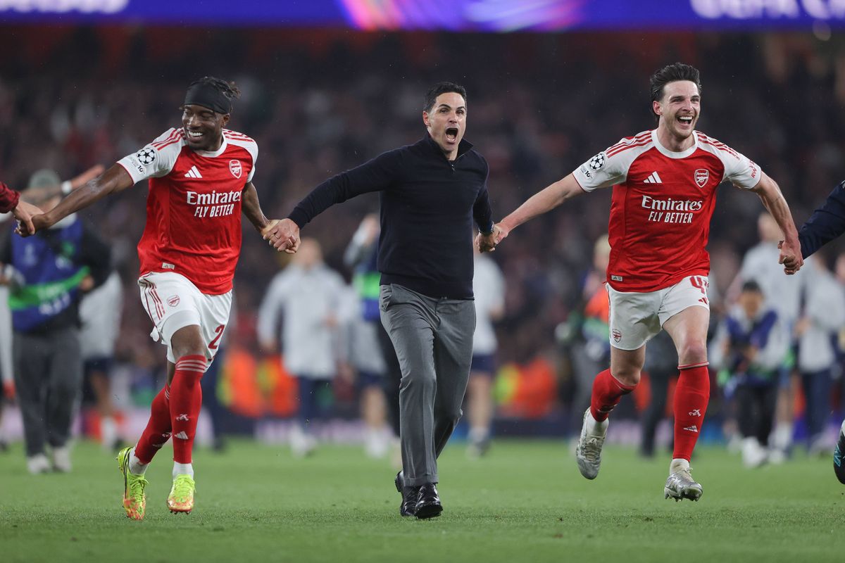 LONDON, ENGLAND - MAY 05: Mikel Arteta, head coach of Arsenal, celebrates with Noni Madueke of Arsenal and Declan Rice of Arsenal after the UEFA Champions League 2025/26 Semi Final Second Leg match between Arsenal FC and Atletico de Madrid at Arsenal Stadium on May 05, 2026 in London, England. (Photo by James Gill - Danehouse/Getty Images)