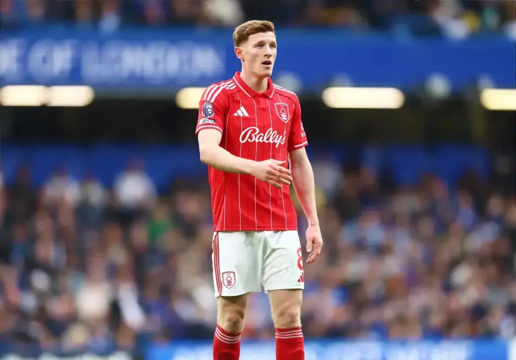 Man United accept defeat as Man City plan talks