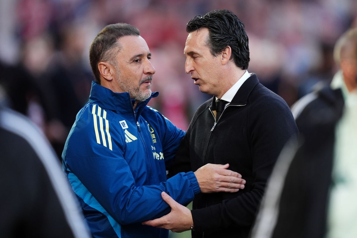 Aston Villa manager Unai Emery (right) embraces Nottingham Forest manager Vitor Pereira 