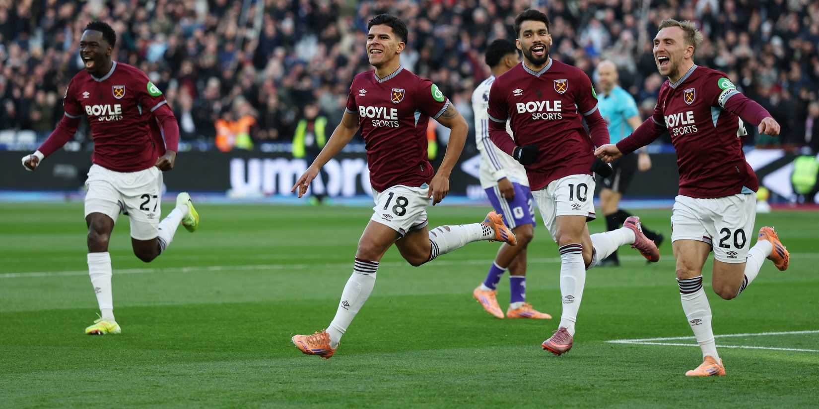 West Ham United's Mateus Fernandes celebrates scoring their first goal with teammates -1