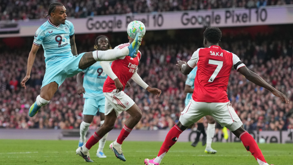 Arsenal close in on title with narrow win over Burnley Arsenal close in on title with narrow win over Burnley