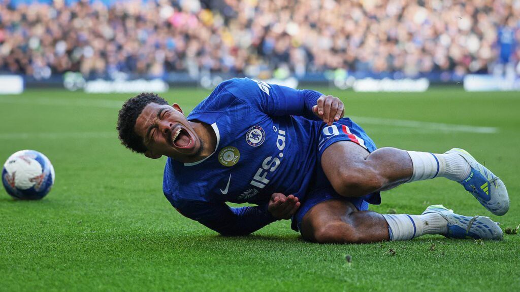 [Gill] It is now 35 games out of 35 in which Chelsea’s players have been outrun by their opponents in the Premier League this season. The distances covered at Stamford Bridge on Monday, per Opta, saw the home side collectively run 107.5km, to Forest’s 110.9km.