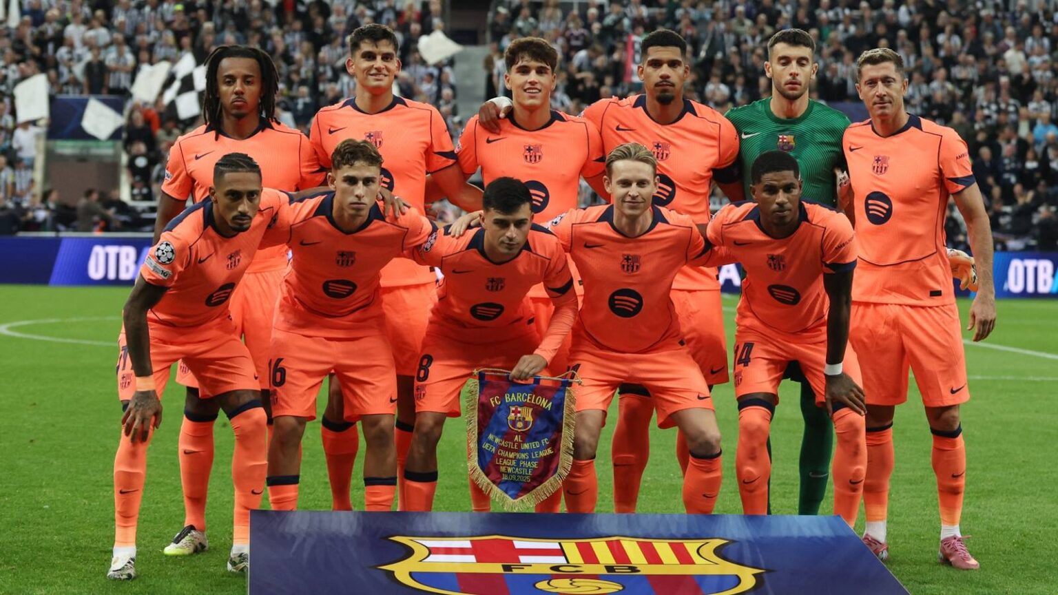 Chelsea make direct contact with ex-Barcelona boss who's open to joining