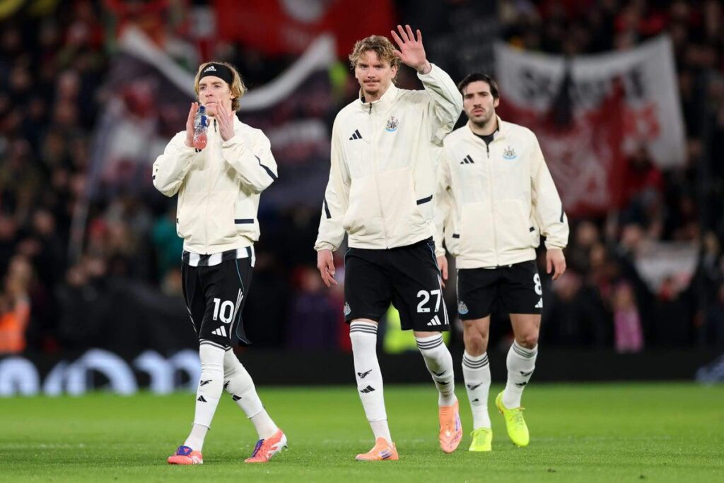 [The Athletic] Andy Howe was asked to step up by the board to lead the window when Mitchell left last summer. Hierarchically, the 31-year-old was previously below Steve Nickson. Now a "senior football executive", he reports directly to Ross Wilson & remains a critical recruitment voice.