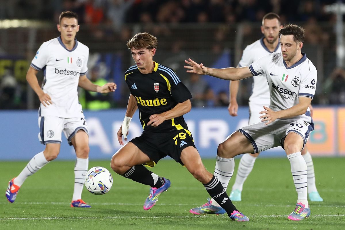 Nico Paz was named Serie A’s best midfielder for the 2025/26 season