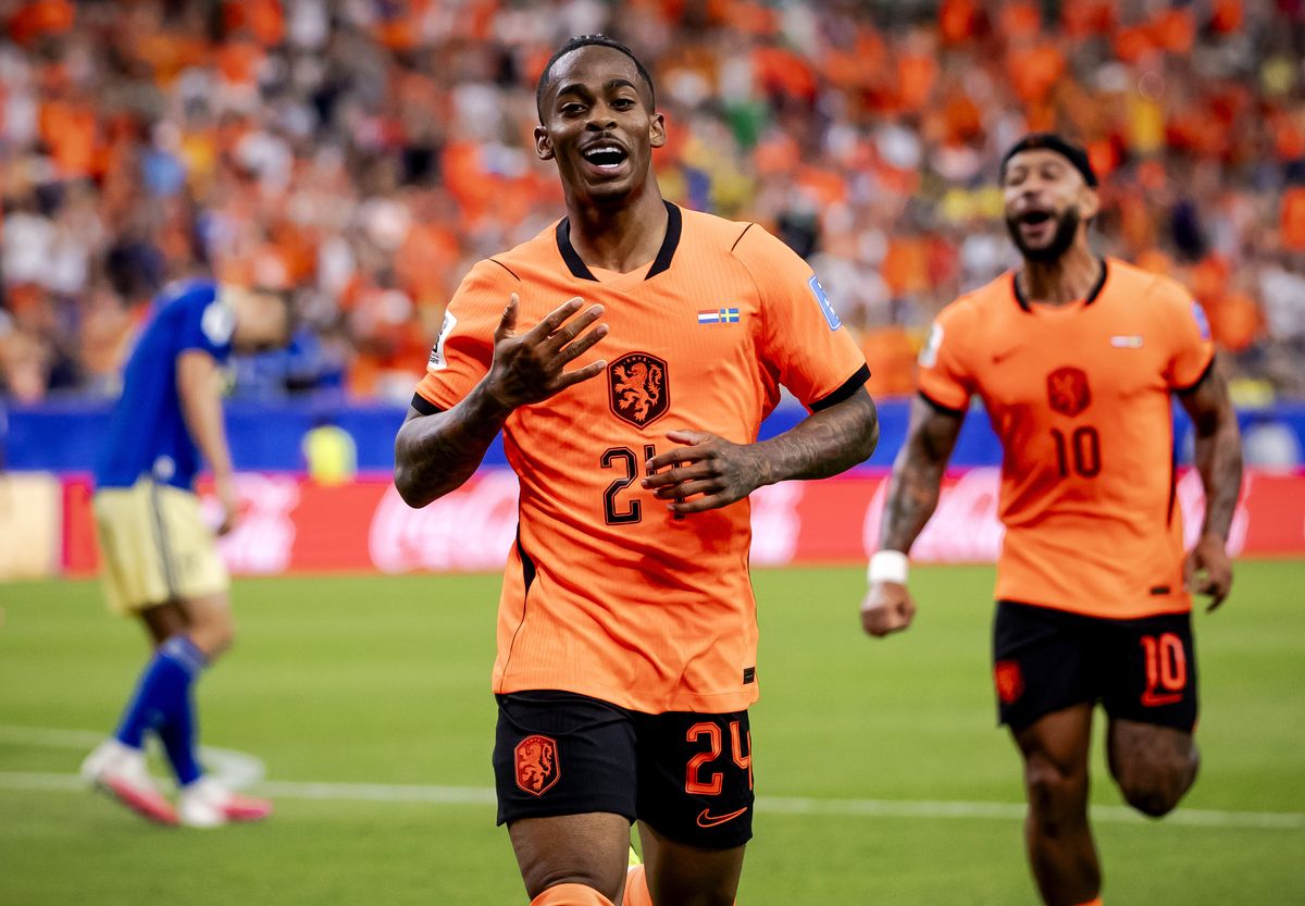 HOUSTON - (lr) Crysencio Summerville of the Netherlands and Memphis Depay of the Netherlands celebrate after the 5-1 victory over Sweden during the FIFA 2026 World Cup Group F match between the Netherlands and Sweden at Houston Stadium on June 20, 2026, in Houston, United States. ROBIN VAN LONKHUIJSEN/ANP (Photo by ANP via Getty Images)