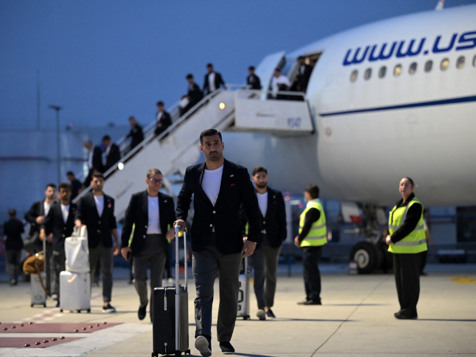 Iran’s World Cup squad lands in Mexico amid US visa row | World Cup 2026 News Iran’s World Cup squad lands in Mexico amid US visa row
