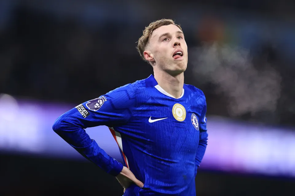 Cole Palmer of Chelsea looks dejected during the Premier League match between Manchester City and Chelsea