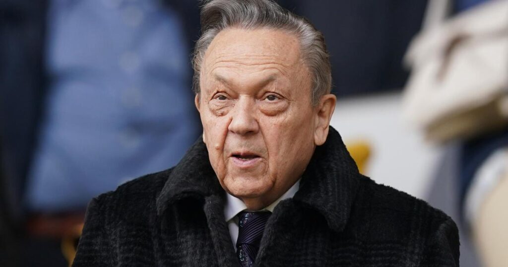 West Ham chairman David Sullivan resigns after 16 years
