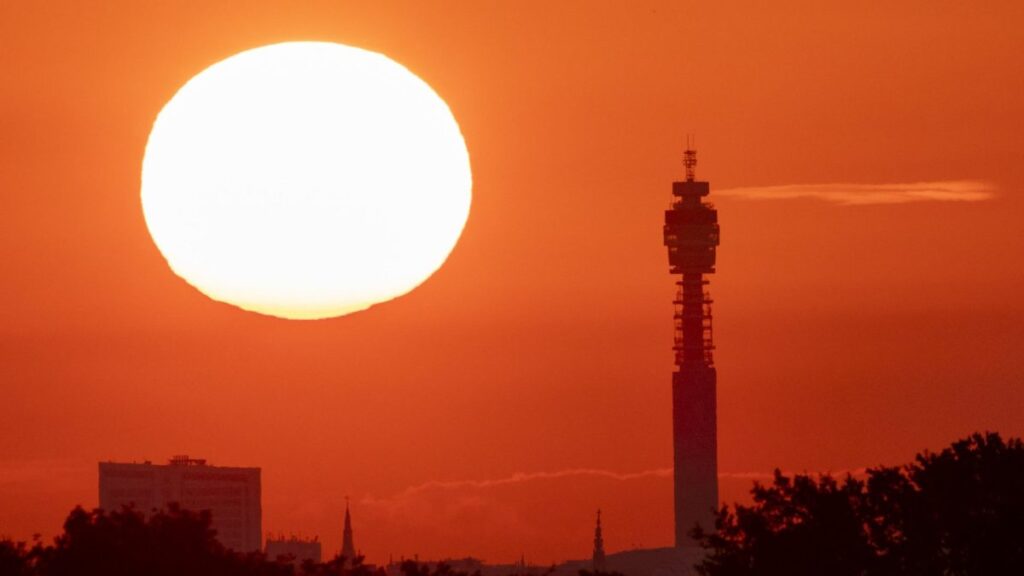 40°C summer days loom as heatwave intensifies