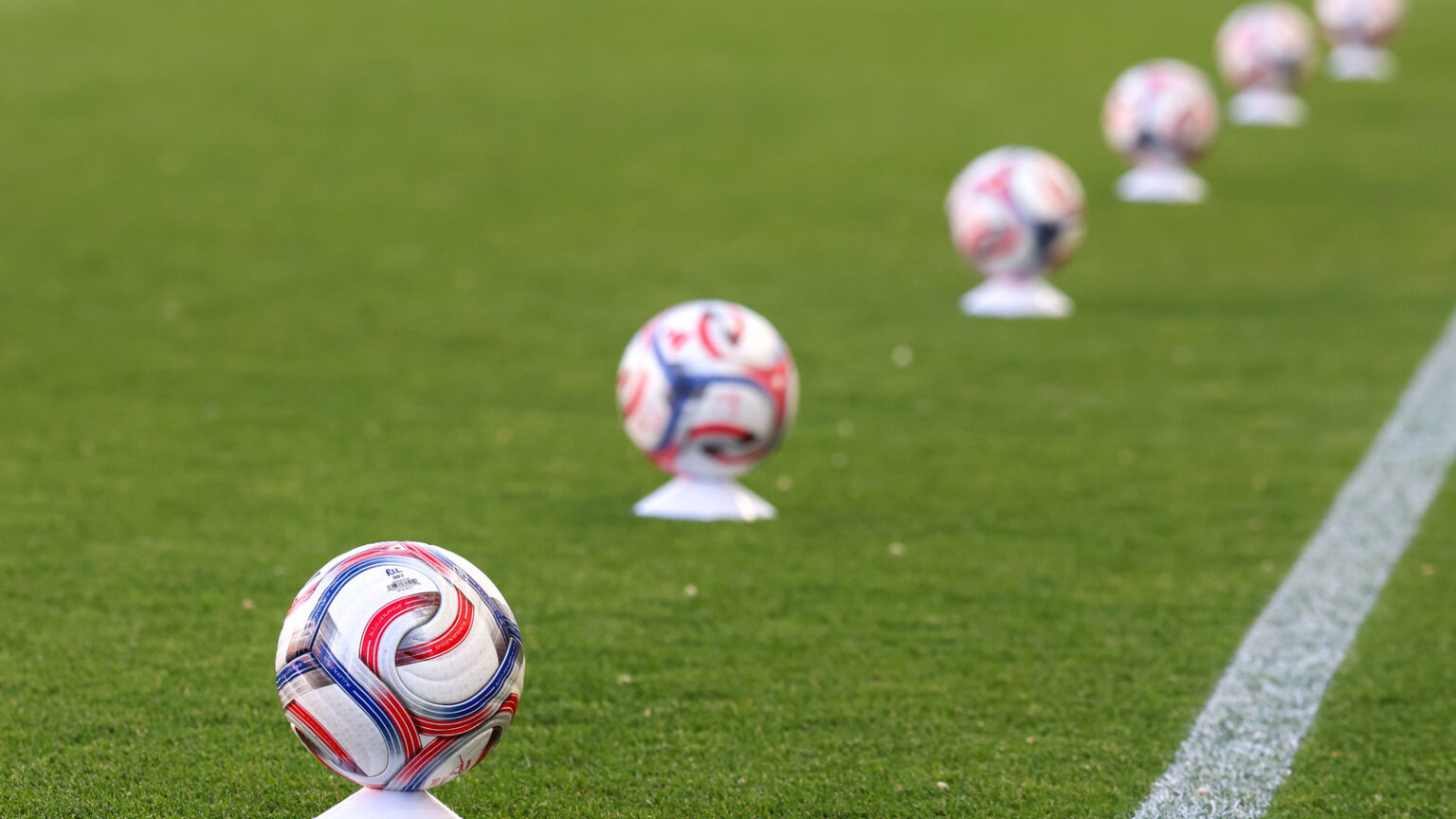 Blow for Tottenham and Man United as Everton emerge favourites to land £30m midfielder Blow for Tottenham and Man United as Everton emerge favourites to land £30m midfielder
