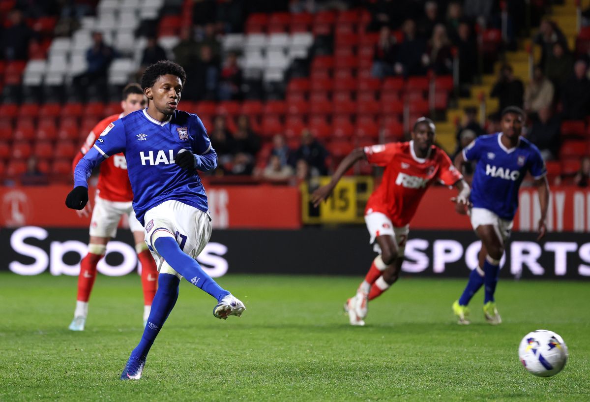 LONDON, ENGLAND - APRIL 22: Jaden Philogene-Bidace of Ipswich Town scores his team's second goal from the penalty spot during the Sky Bet Championship match between Charlton Athletic and Ipswich Town at The Valley on April 22, 2026 in London, England. (Photo by Justin Setterfield/Getty Images)