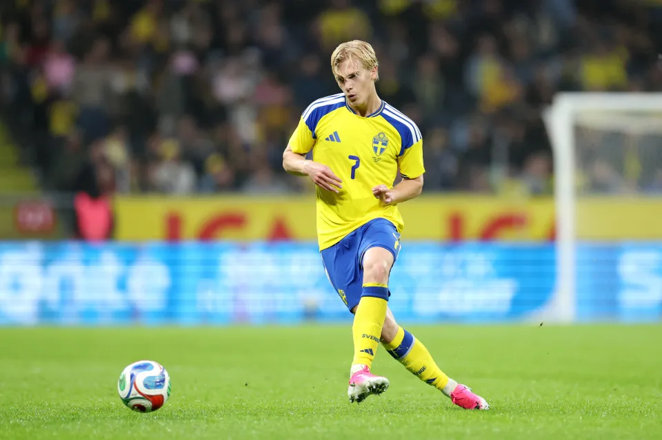 Lucas Bergvall plays a pass for Sweden in their friendly against Greece