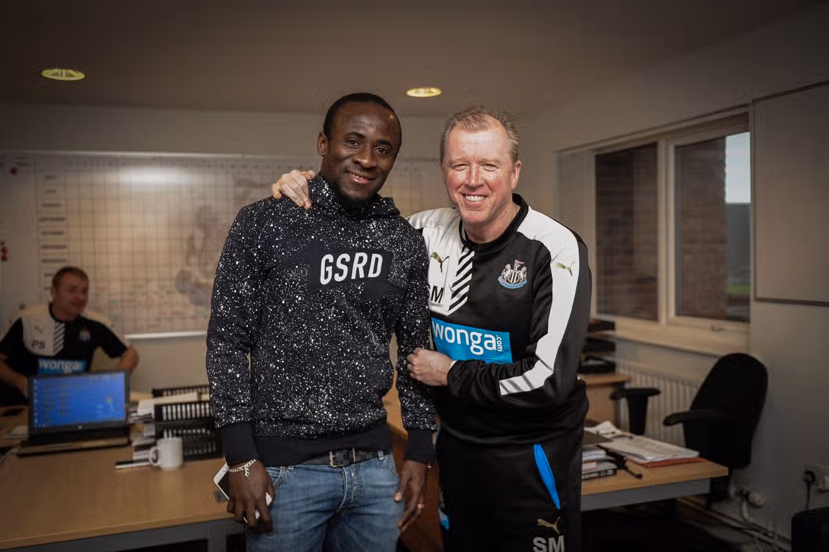 New loan Seydou Doumbia poses for a photograph with head coach Steve McClaren at The Newcastle United Training Centre on January 31, 2016, in Newcastle upon Tyne, England. (Photo by Serena Taylor/Newcastle United via Getty Images)