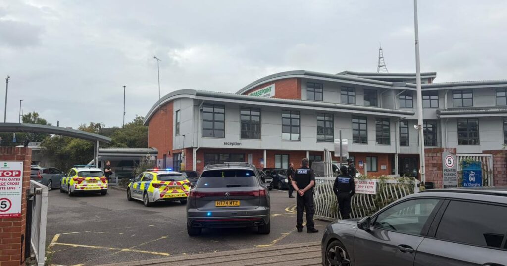 Witnesses describe seeing man ‘wave knife’ at Southampton incident Witnesses describe seeing man 'wave knife' at Southampton incident